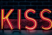 Считается ли поцелуй изменой: мнения мужчин, женщин и психологов